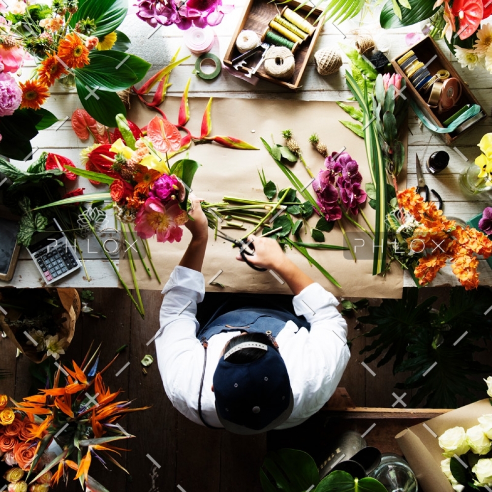 flower-shop-business-owner-working-service-PSEGWHL